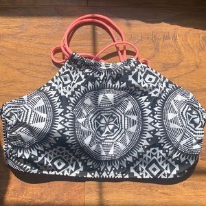 Black and white swim suit top by Xhilaration sz XL